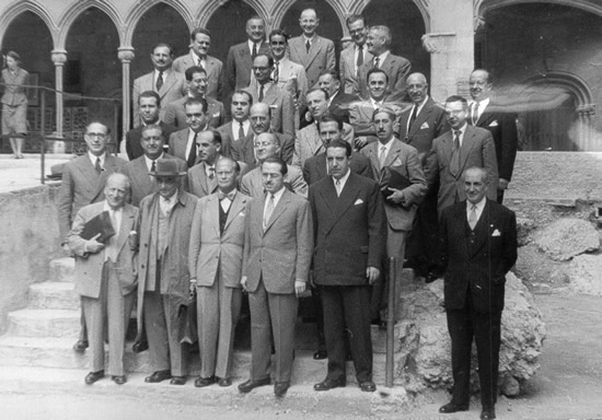Romanists attending the VIII Session of the Societè Internazionale des Droits de l'Antiquité, Montserrat (Barcelona) 1953